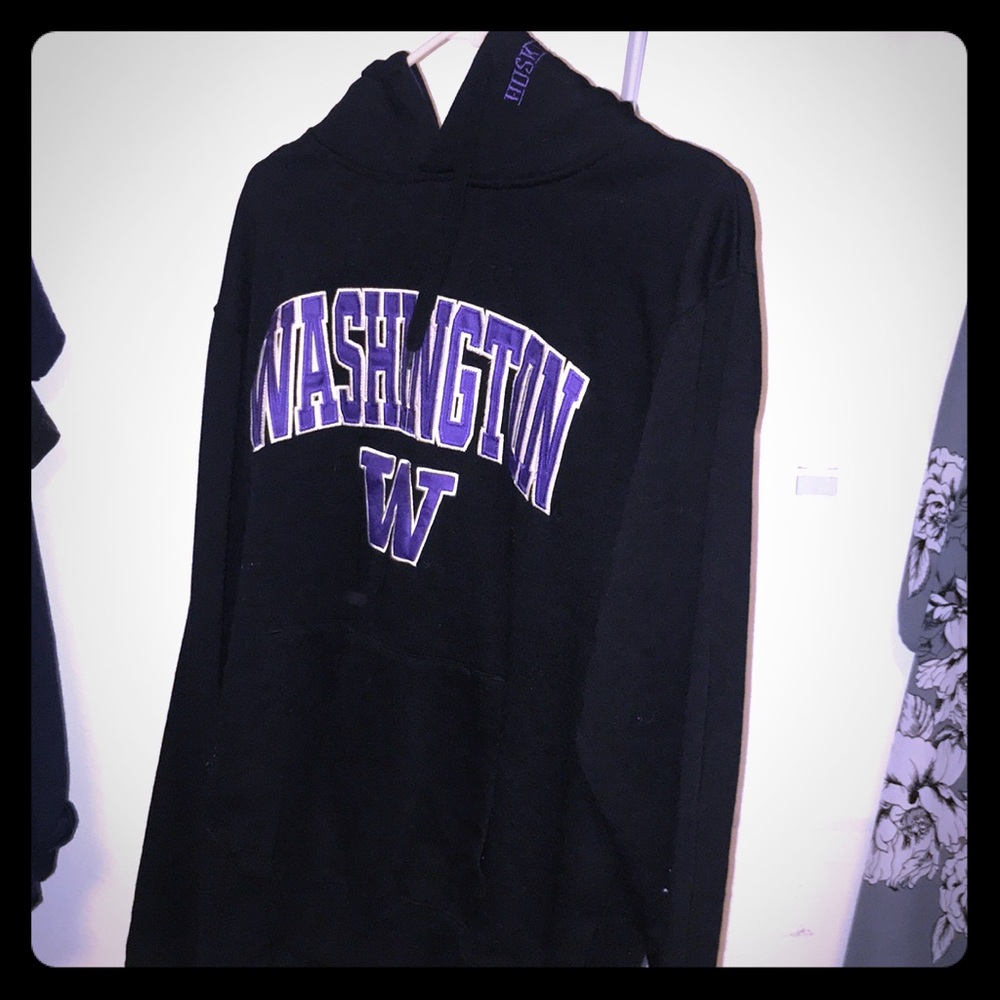 Washington Huskies sweatshirt